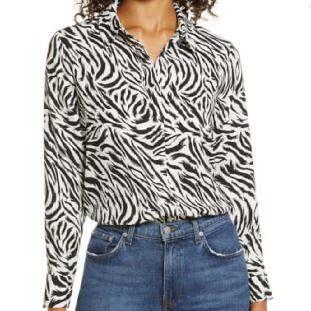 Halogen animal print blouse hidden button up size M NWT Price is Firm